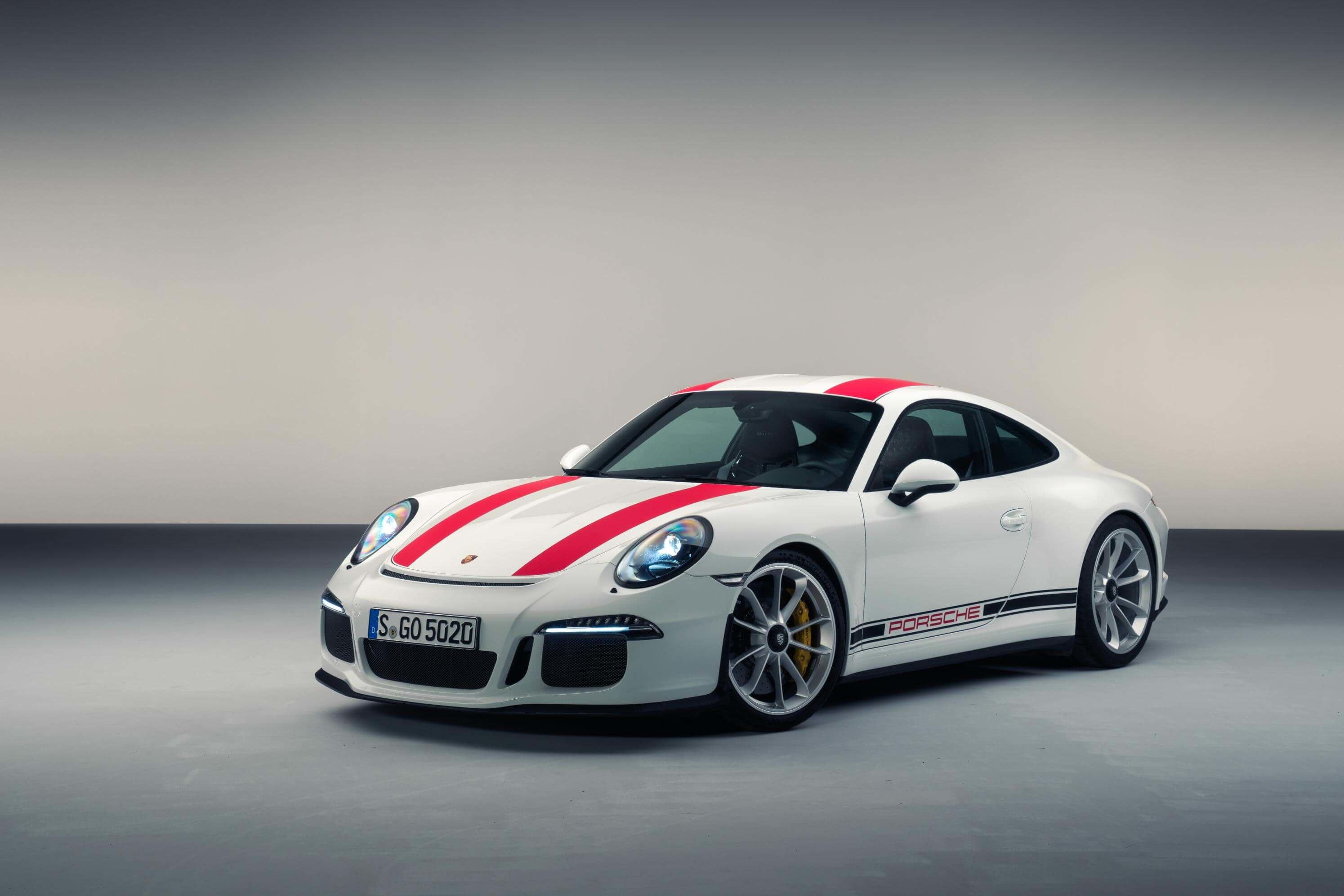 White Porsche 911 R