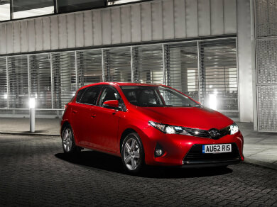 Red Toyota Auris