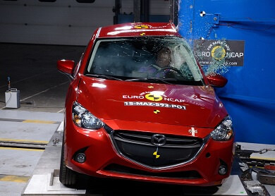 Red Mazda 2 Crash test