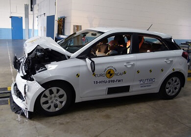 White Hyundai i20 crash test