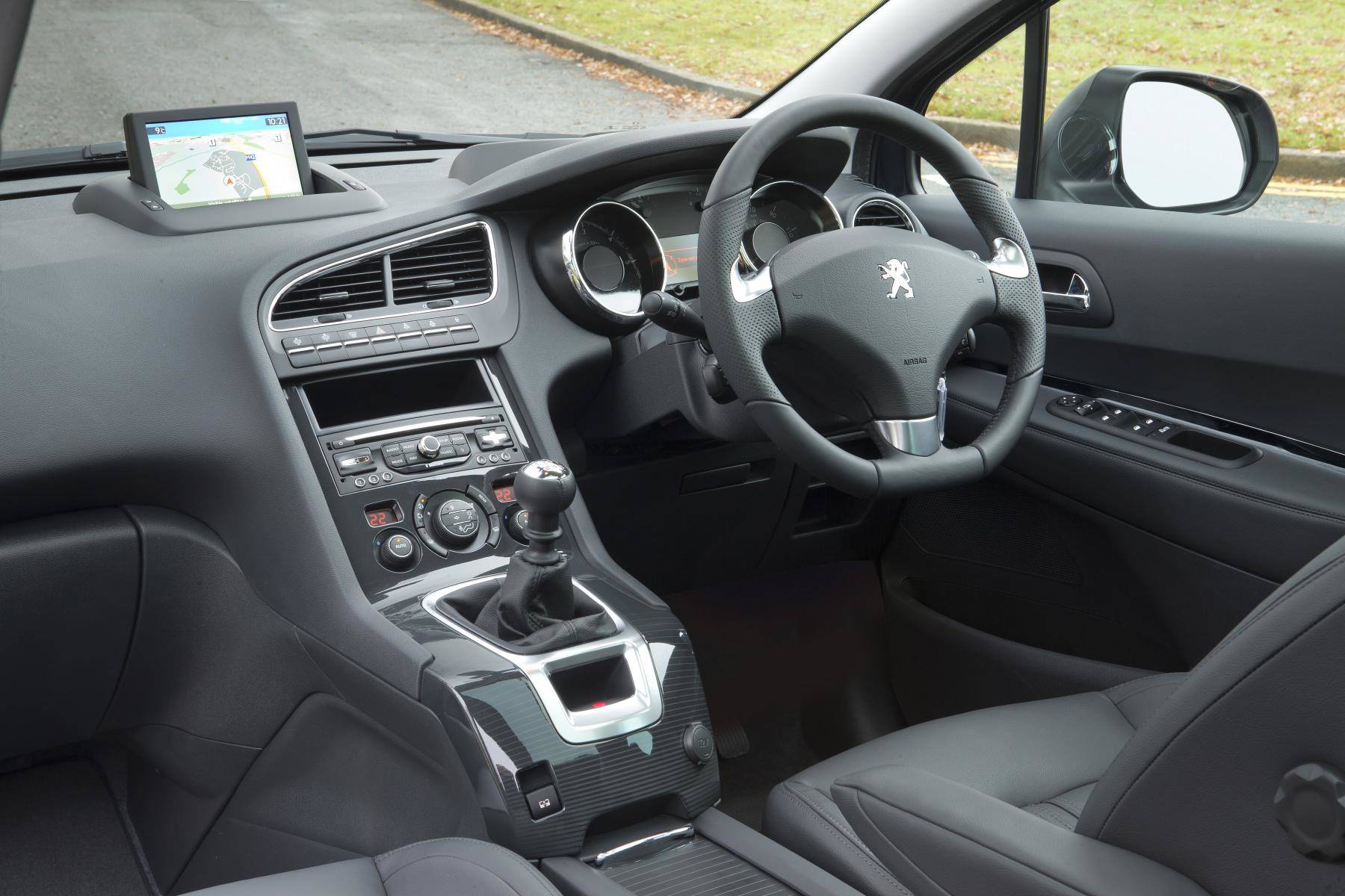 image of a peugeot 5008 car interior