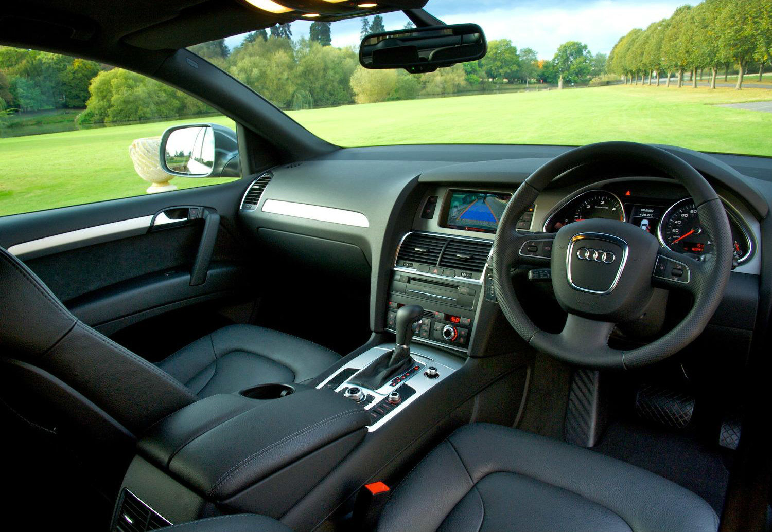 image of an audi q7 car interior