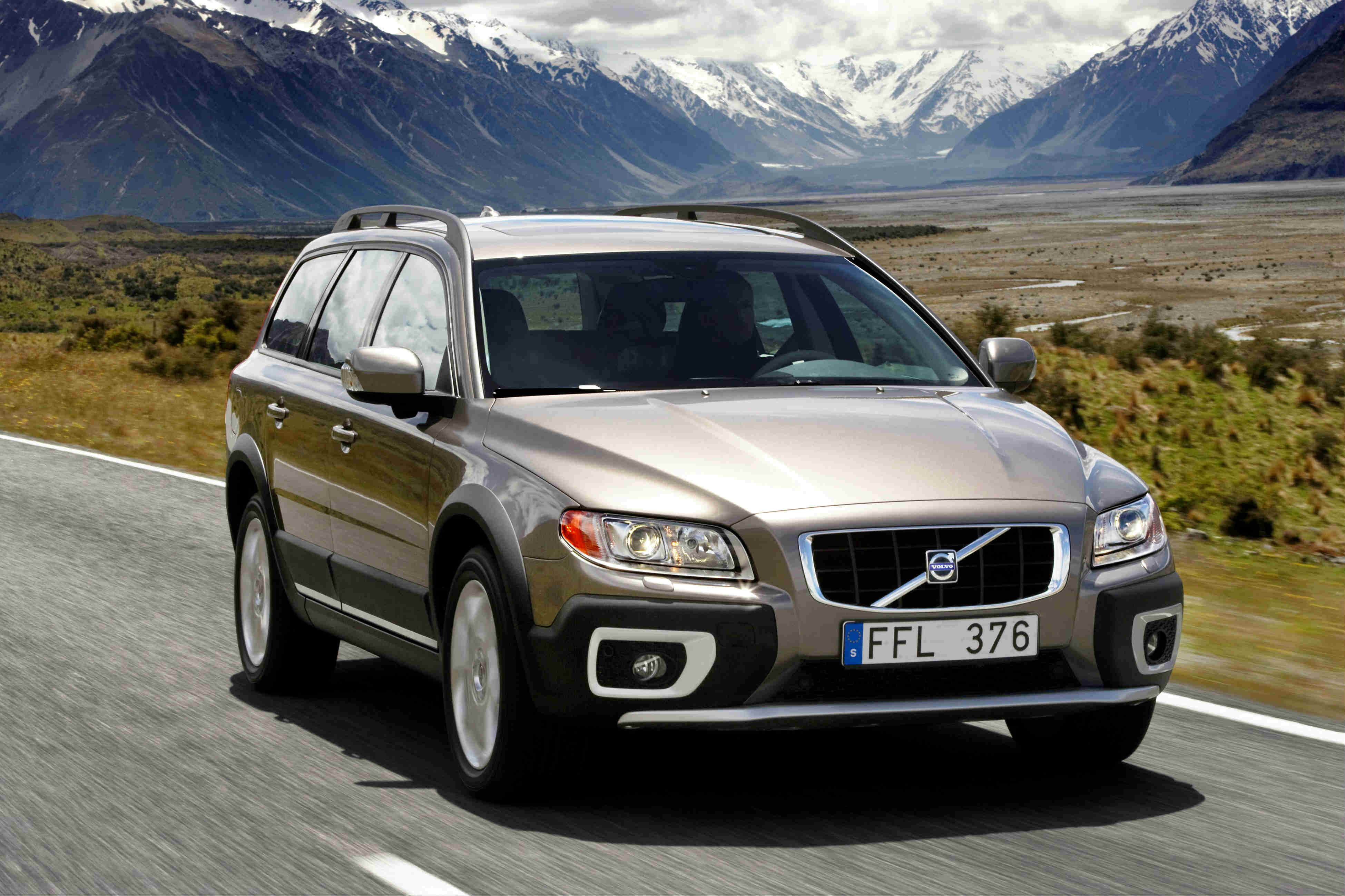 image of a gold volvo xc70 car exterior