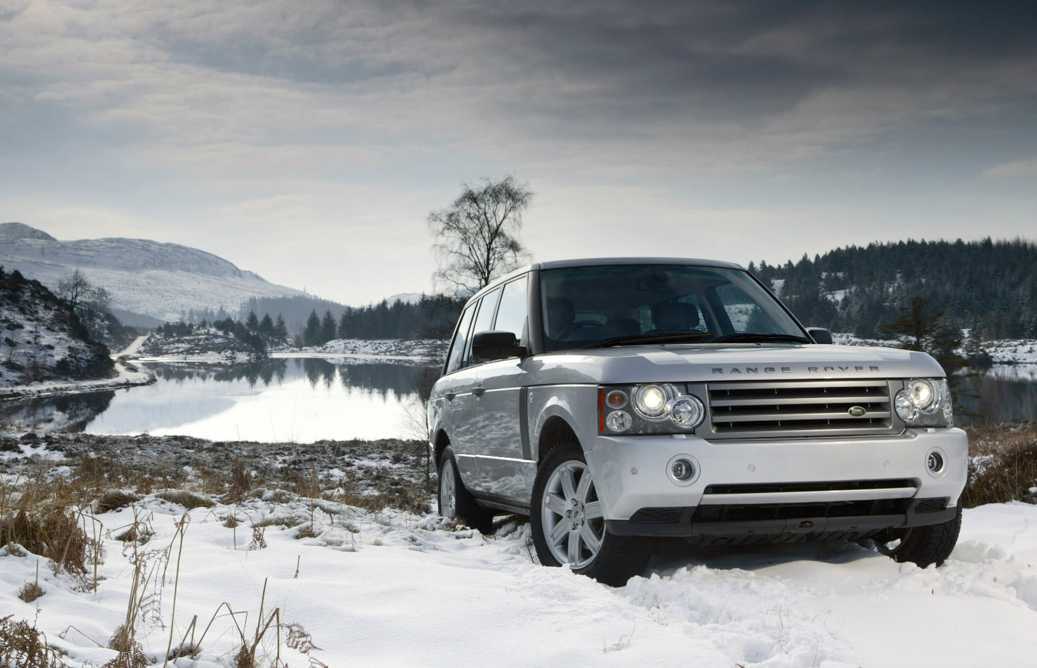 image of a silver range rover in snow conditions