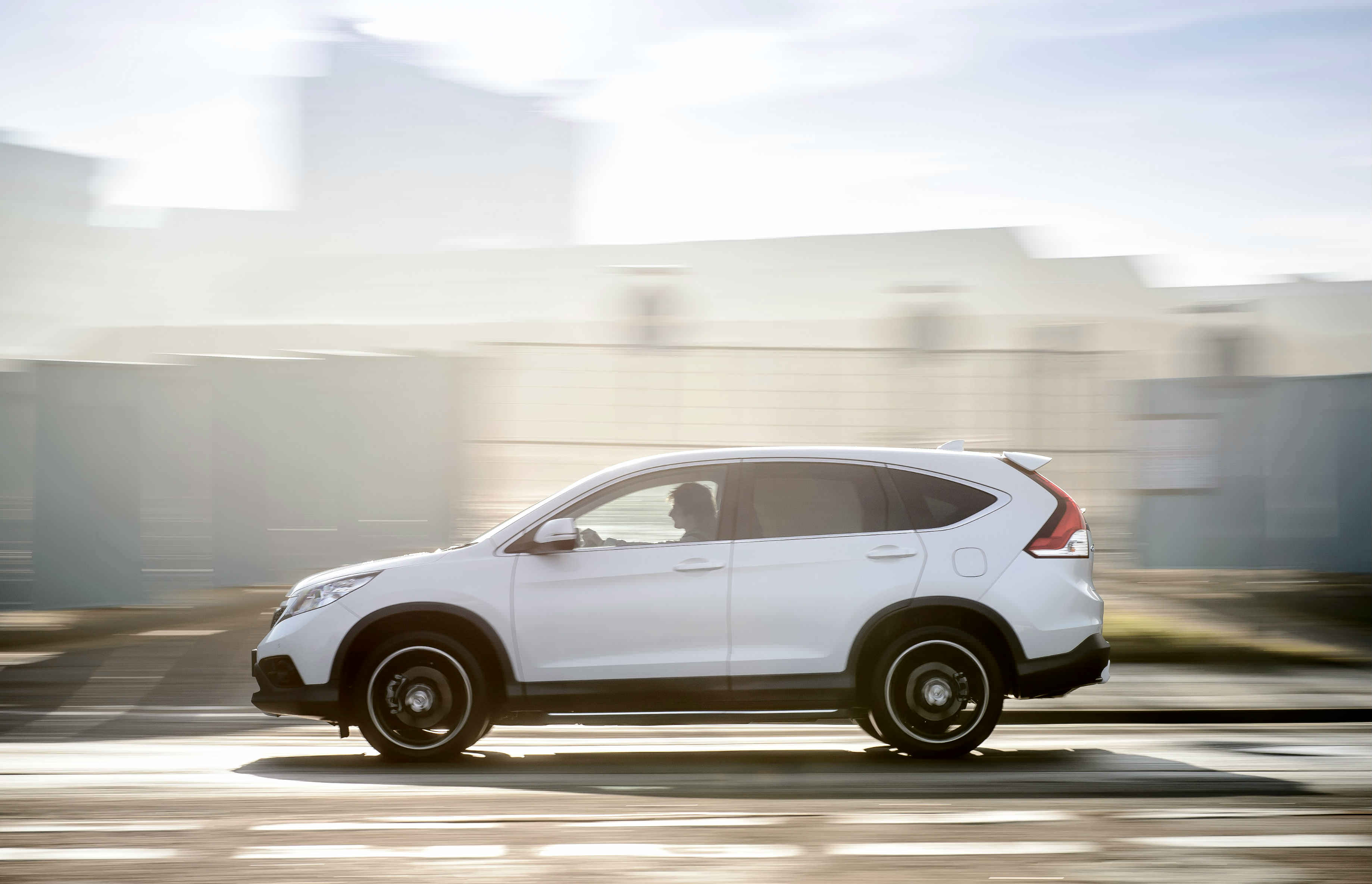 Guide to used SUVs with panoramic sunroof - White Honda CRV