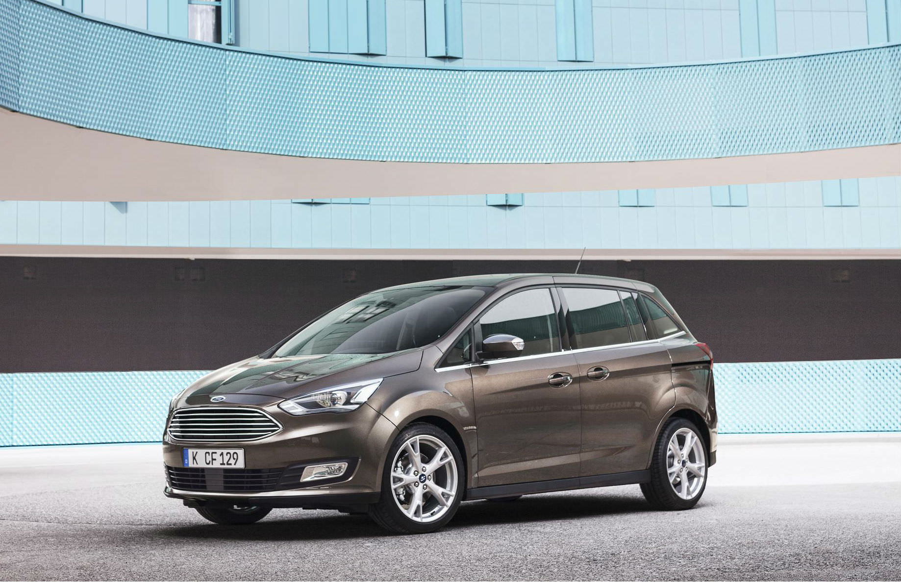 Ford Grand C-Max  the best large family car with sliding door