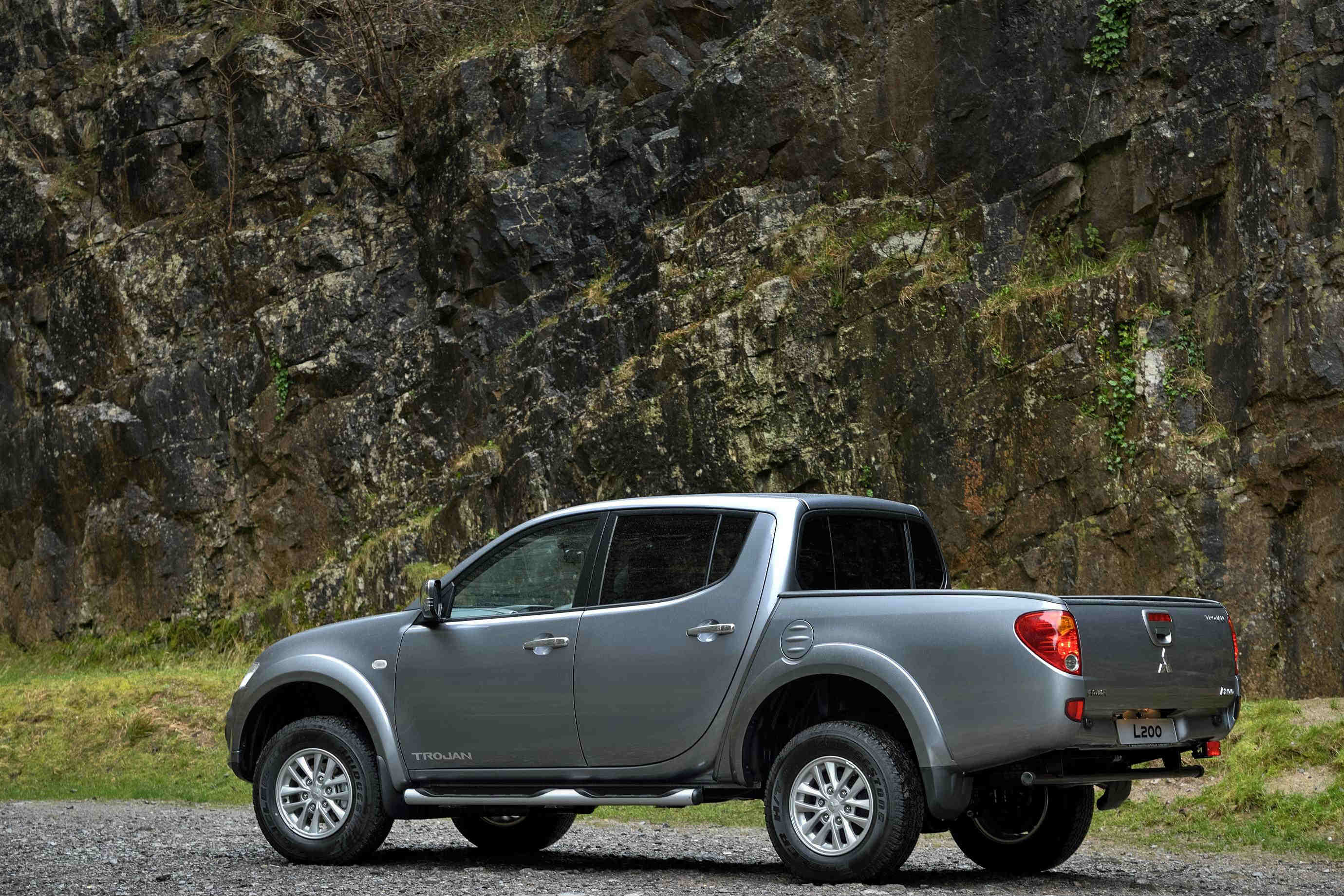 Mitsubishi l200 2011