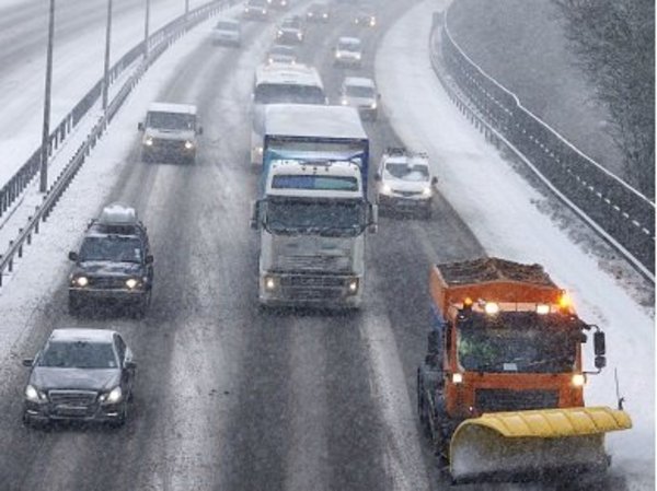 Winter weather warning: tips for driving safely in snow and ice