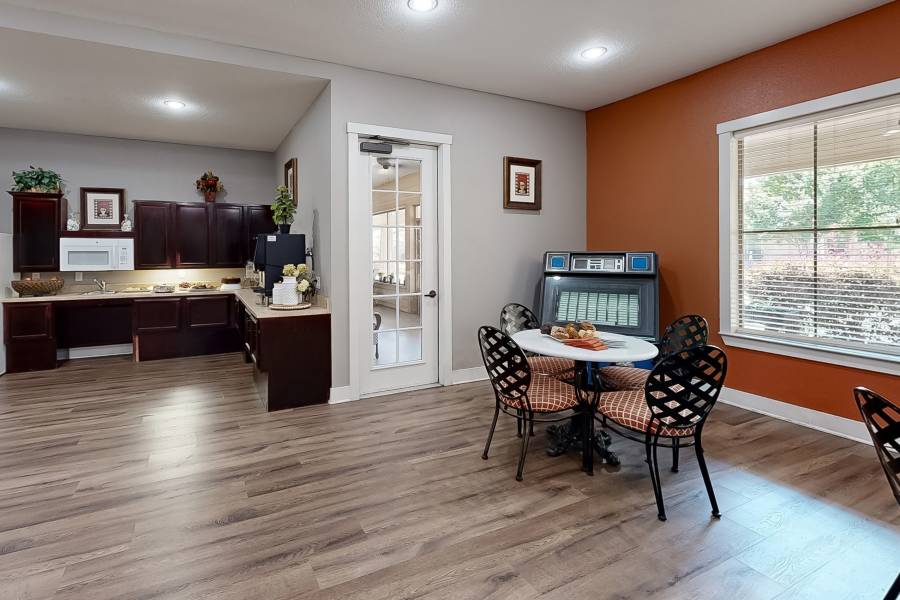River Oaks Assisted Living & Memory Care