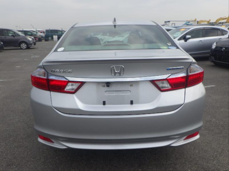 Honda grace 2016