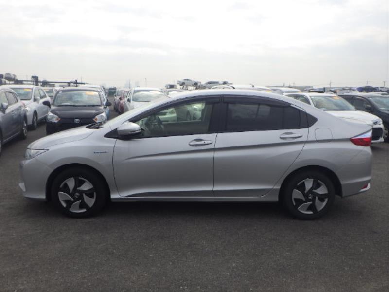 Honda grace 2016
