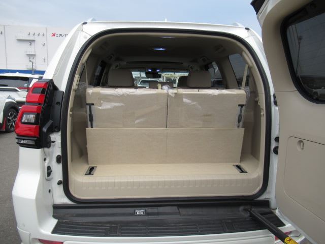 TOYOTA LAND CRUISER PRADO Image