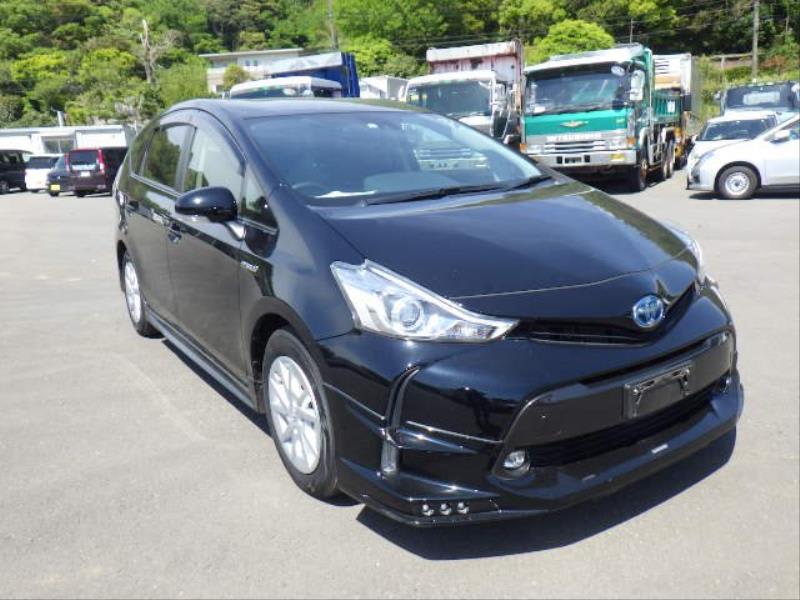 TOYOTA PRIUS ALPHA Image