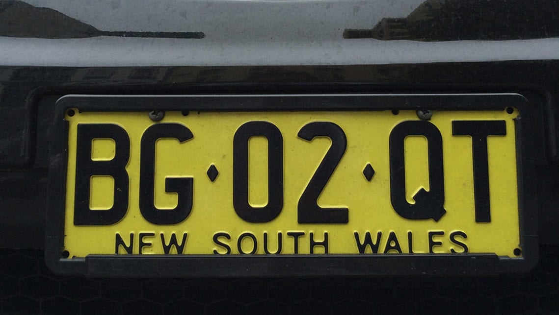 Номера с желтым регионом. Сохранения номерных знаков. NSW номера. Слово-номер. Used Dealer номера автомобильные.