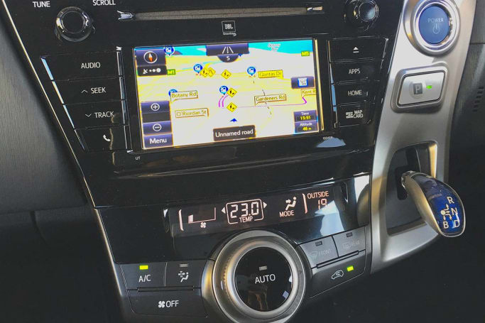 toyota prius v 2018