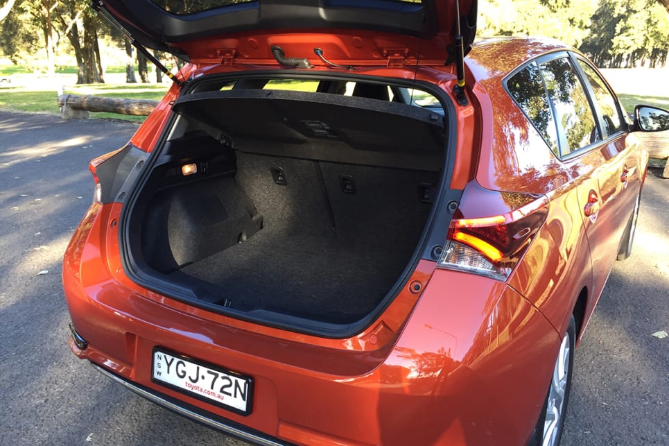 toyota corolla sx hatch 2017 review snapshot carsguide toyota corolla trunk size
