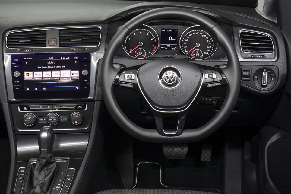2017 Volkswagen Golf 110TSI Comfortline wagon blue press image 1200x800 %285%29
