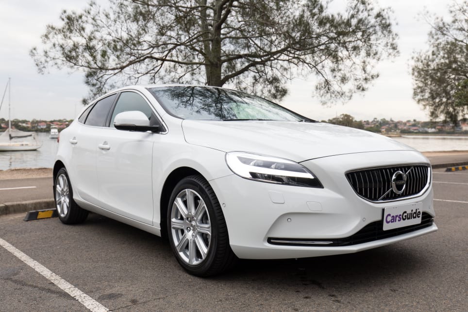 https://res.cloudinary.com/carsguide/image/upload/f_auto,fl_lossy,q_auto,t_cg_hero_large/v1/editorial/2018-Volvo-V40-T40-Hatch-White-Ricahrd-Berry-1200x800p-1.jpg
