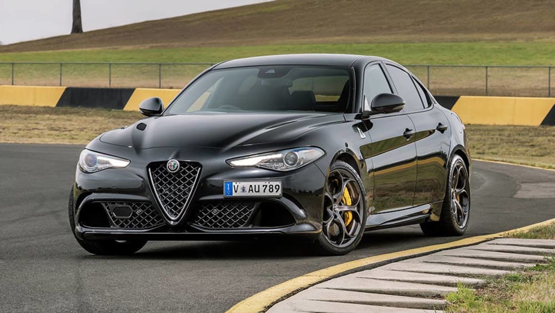 [Imagen: Alfa-Romeo-Giulia-QV-2017-black-sedan-%284%29.jpg]