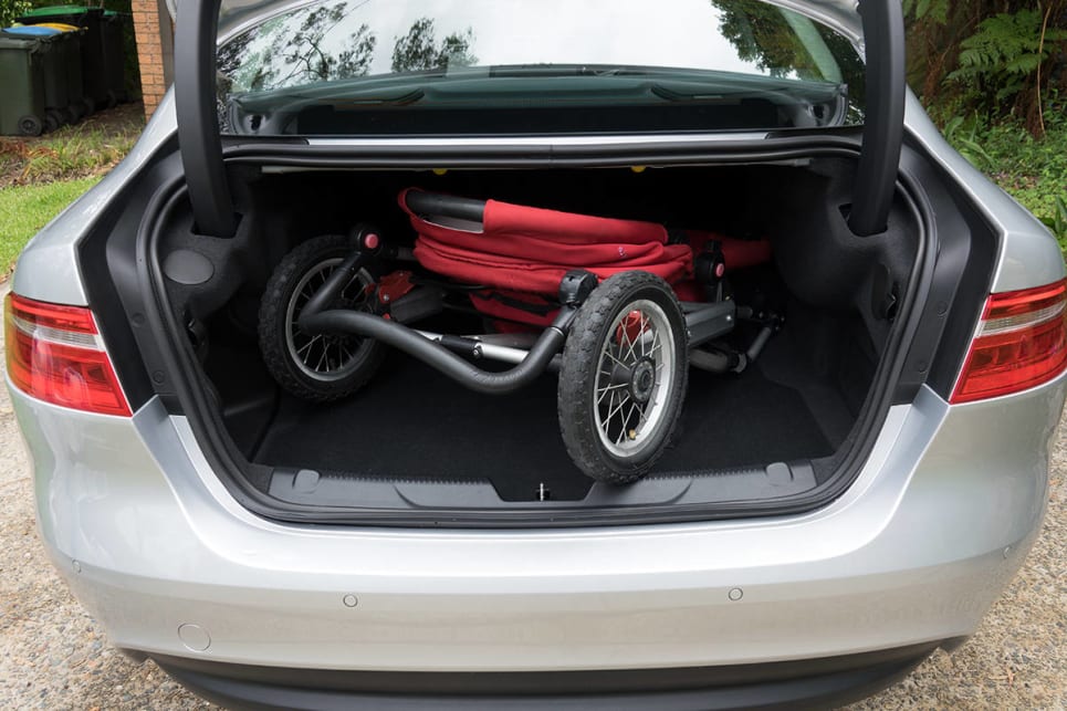 Jaguar Xe Prestige 20t 2017 Review Carsguide