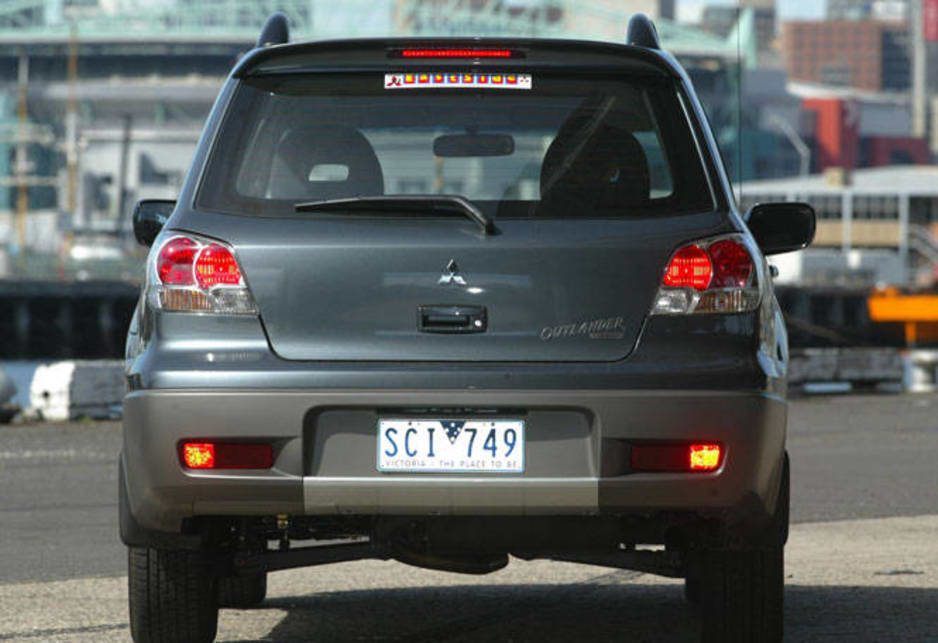 2014 Mitsubishi Outlander Se S Awc Long Term Verdict Motortrend