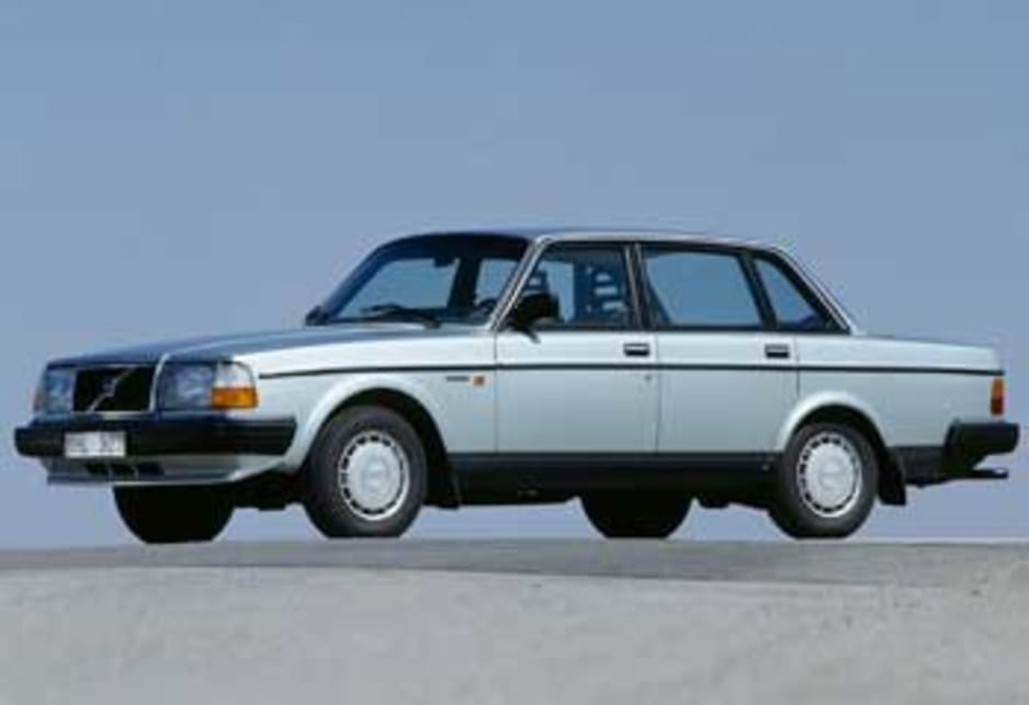 Volvo-240-1990-sedan.jpg