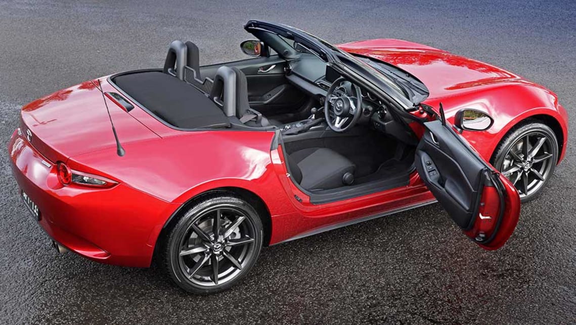 https://res.cloudinary.com/carsguide/image/upload/f_auto,fl_lossy,q_auto,t_cg_hero_large/v1/editorial/mazda-mx-5-2-0-litre-2015-%2814%29.jpg