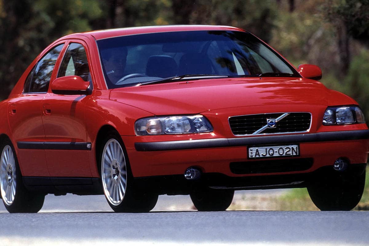 Volvo S60: Attaching the towing eyelet Volvo S60: Attaching the towing eyelet