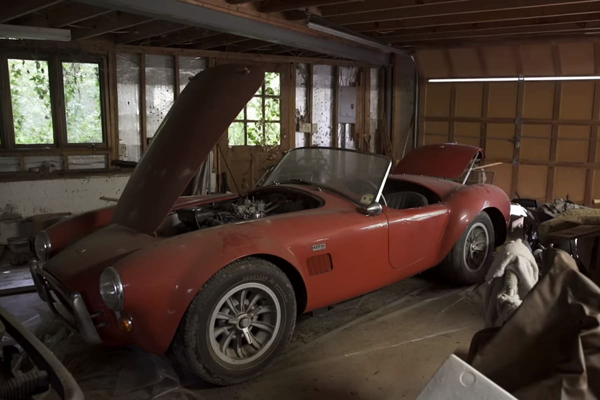 [Imagen: shelby-cobra-427-convertible-red-barn-fi...1%29_0.jpg]