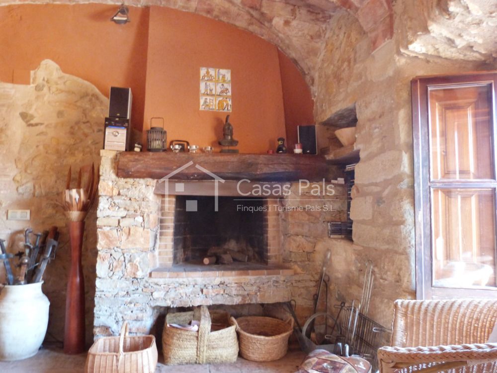 Casa de poble al centre de Torrent (Costa Brava)