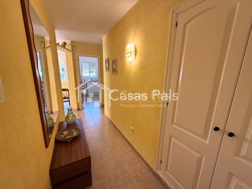 Apartament amb grans terrasses a la platja de Pals
