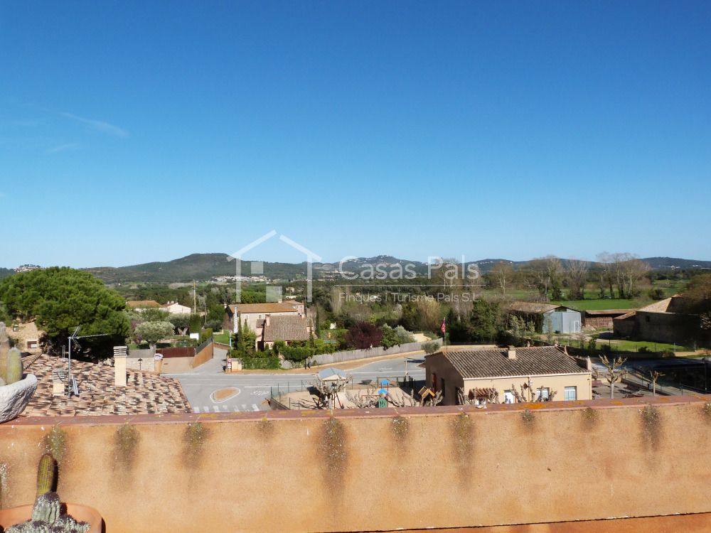 Maison en pierre dans le centre-ville de Torrent (Costa Brava)