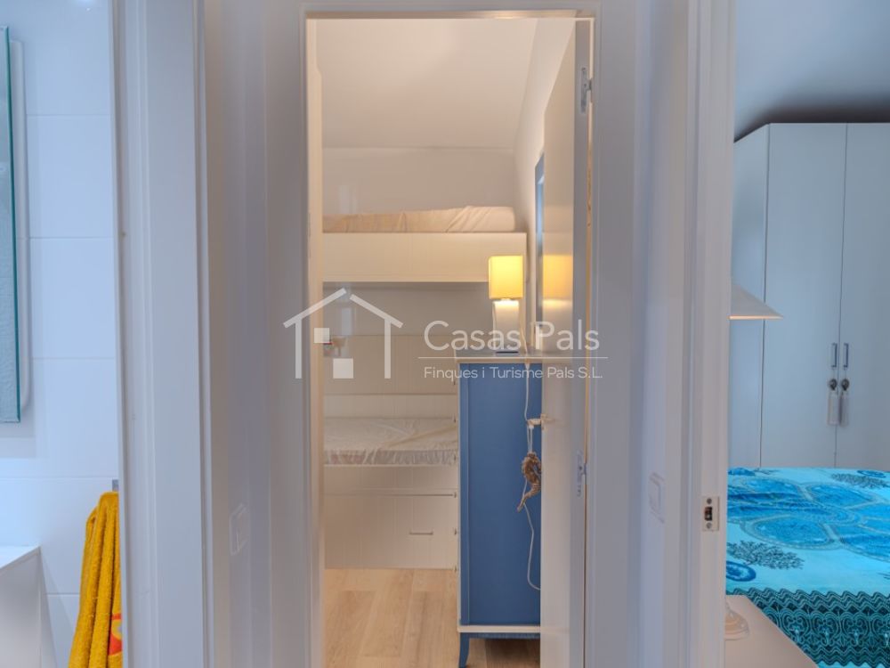 Casa adossada amb piscina comunitària, a Pals
