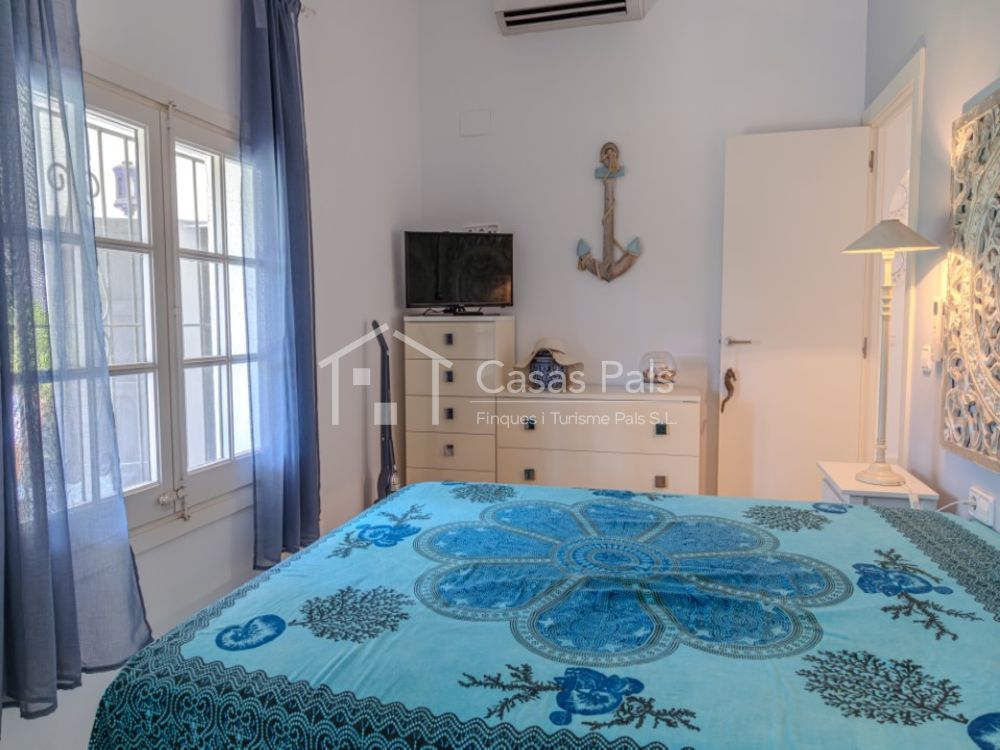 Casa adossada amb piscina comunitària, a Pals