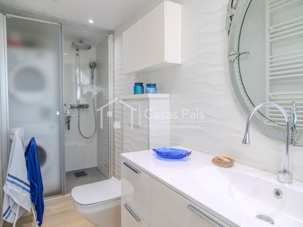 Casa adossada amb piscina comunitària, a Pals