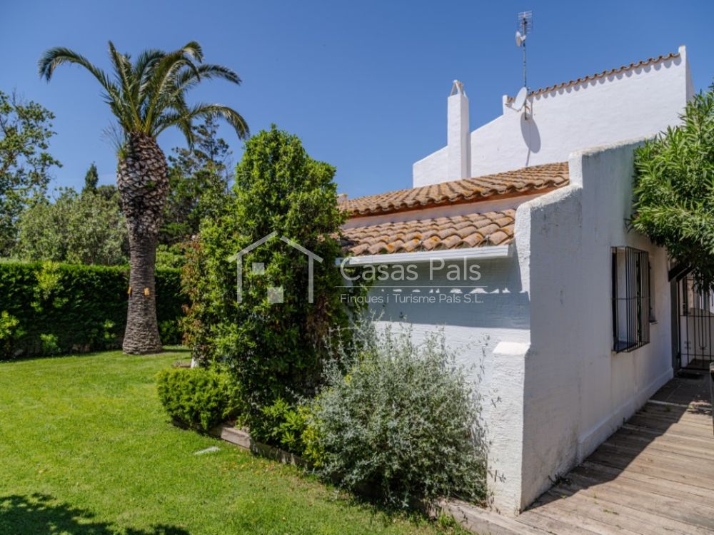 Casa adossada amb piscina comunitària, a Pals
