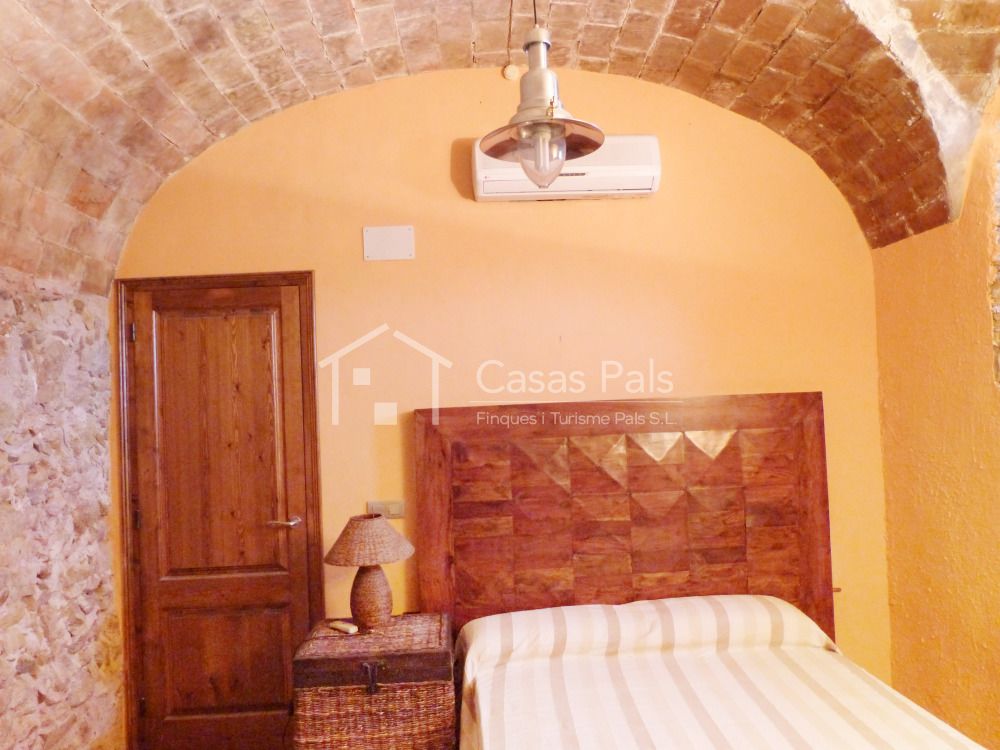Casa de poble al centre de Torrent (Costa Brava)