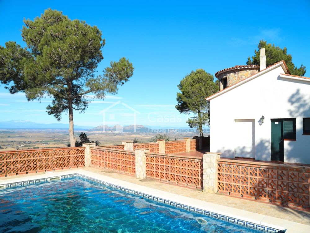 Chalet avec belles vues panoramiques sur la mer et la montagne