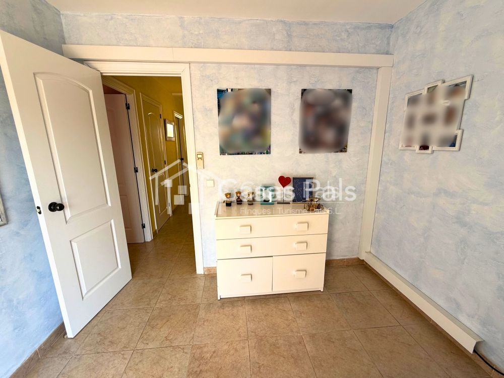 Apartament amb grans terrasses a la platja de Pals