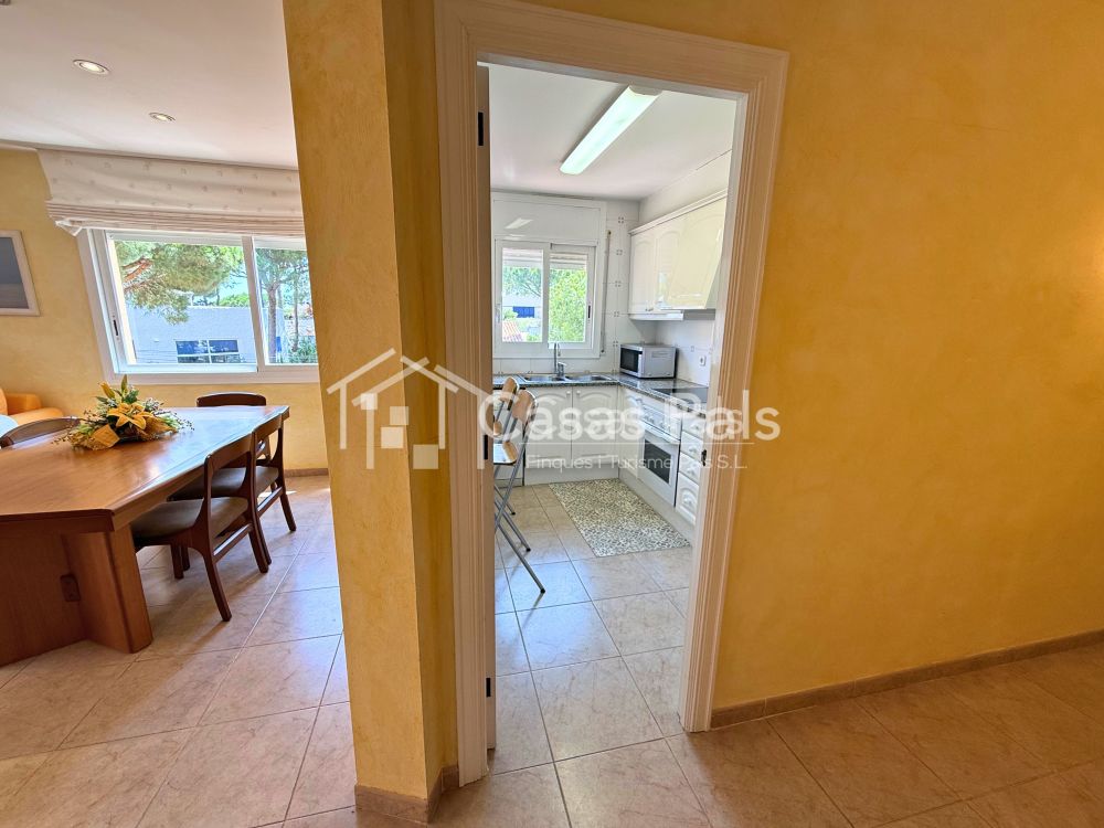 Apartament amb grans terrasses a la platja de Pals