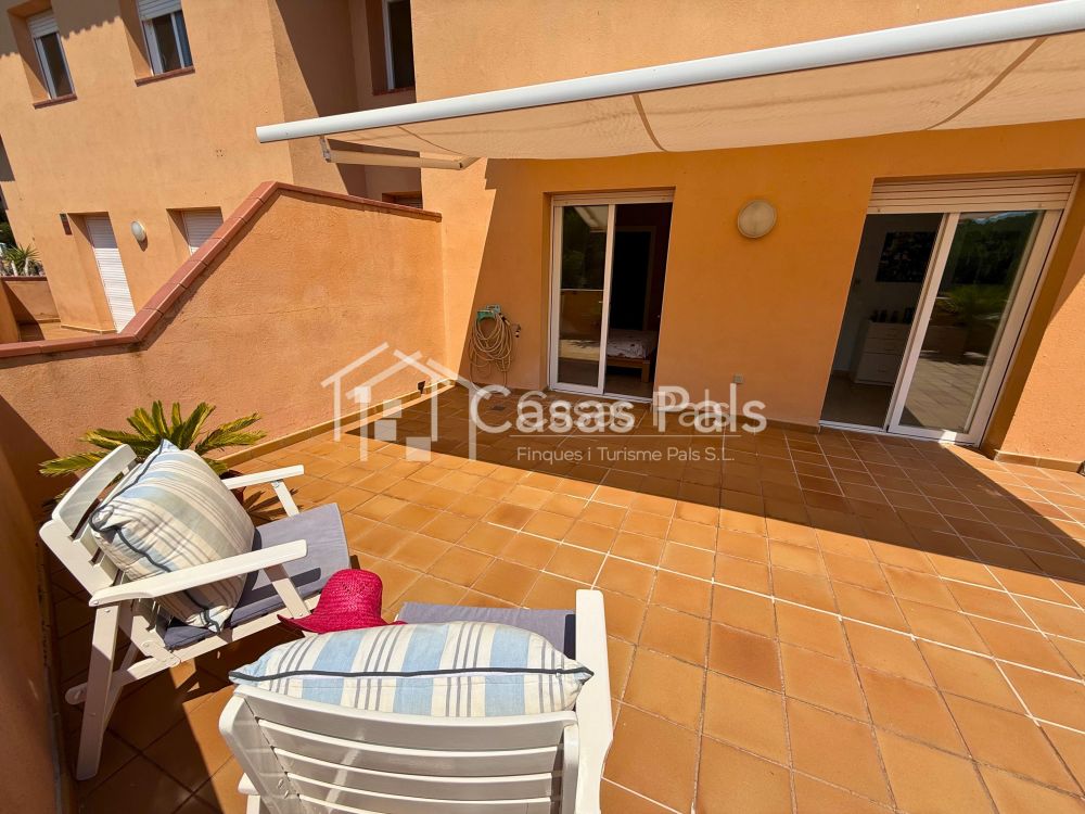 Apartament amb grans terrasses a la platja de Pals