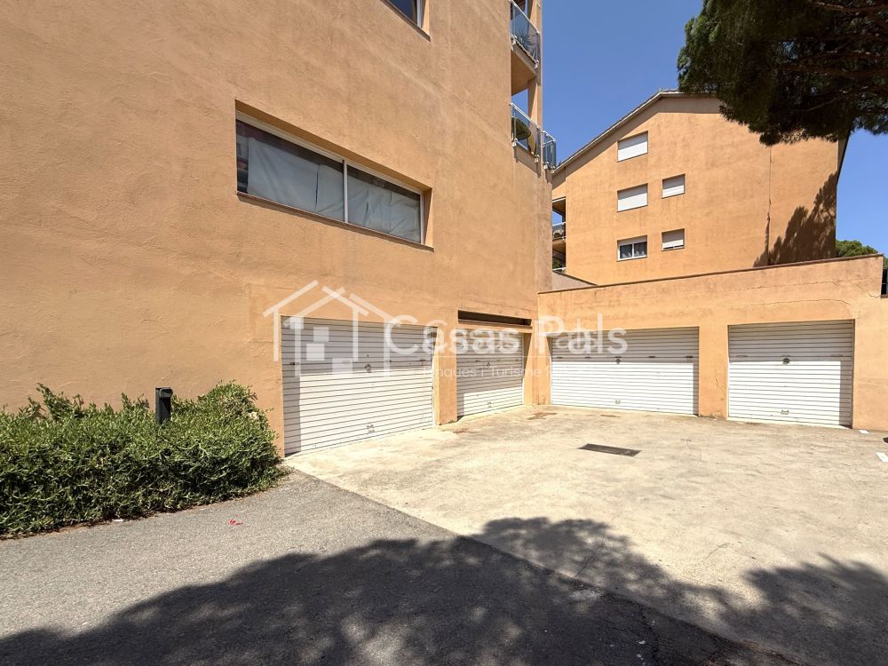Apartament amb grans terrasses a la platja de Pals