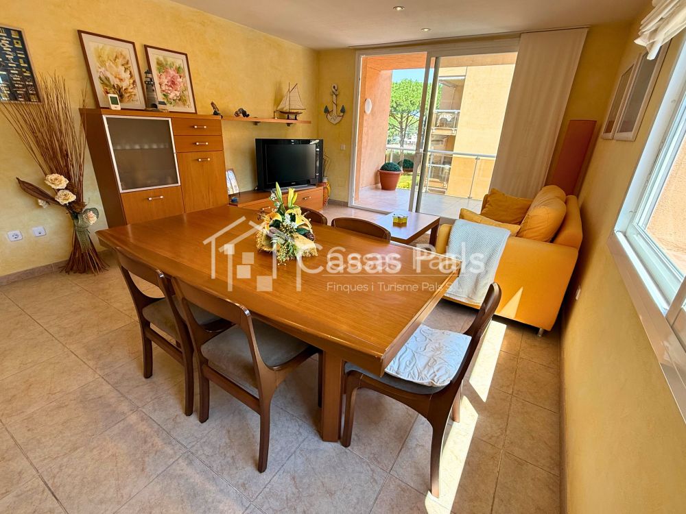 Apartament amb grans terrasses a la platja de Pals