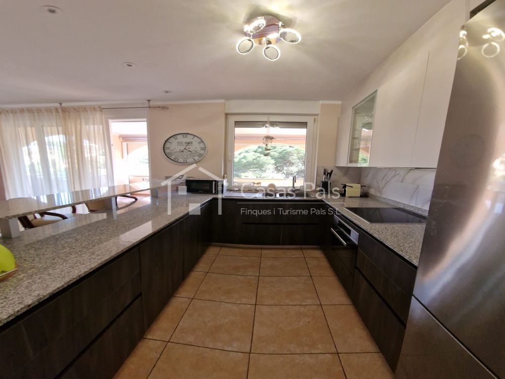 Large villa with sea views on Pals beach