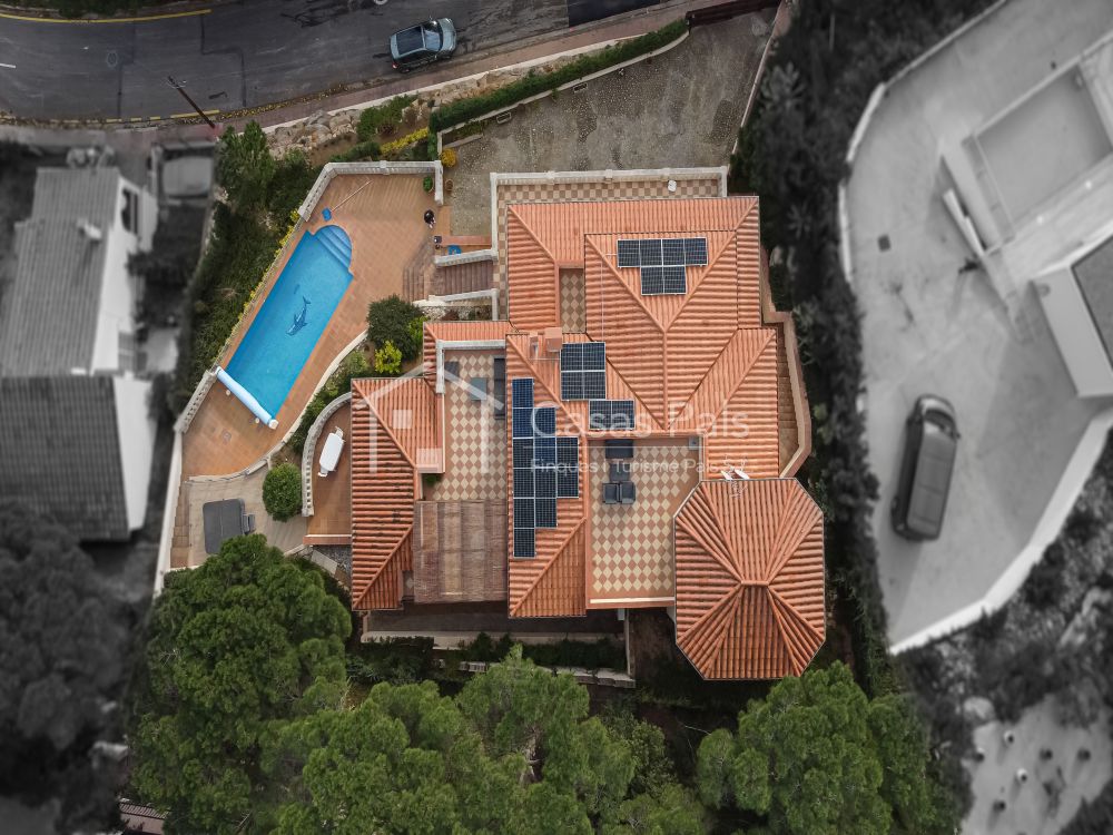 Large villa with sea views on Pals beach