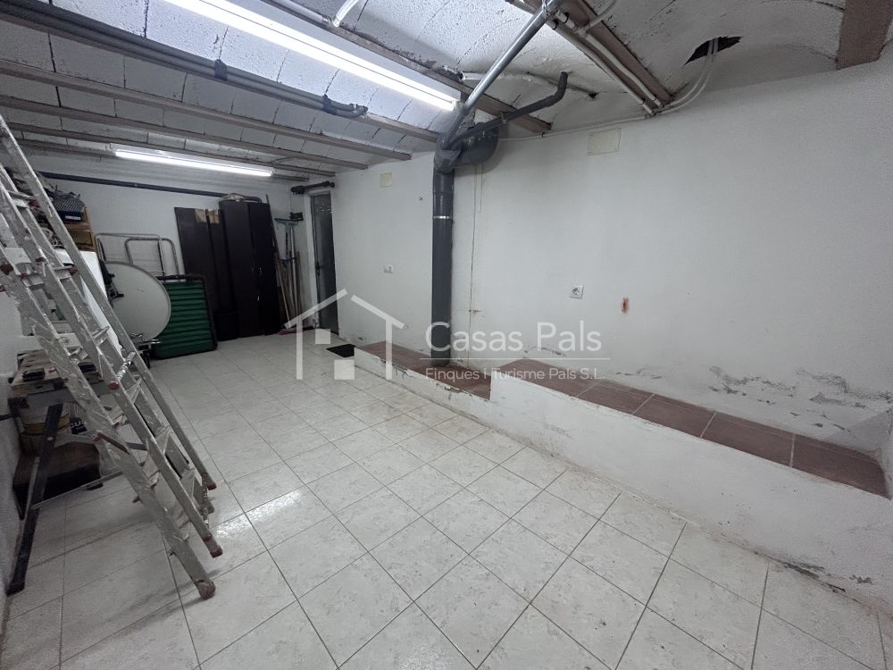 Xalet reformat amb piscina i jardí a Pals