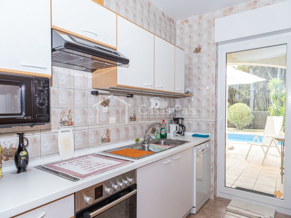 Beautiful ground floor house with large garden and pool in the heart of the Costa Brava