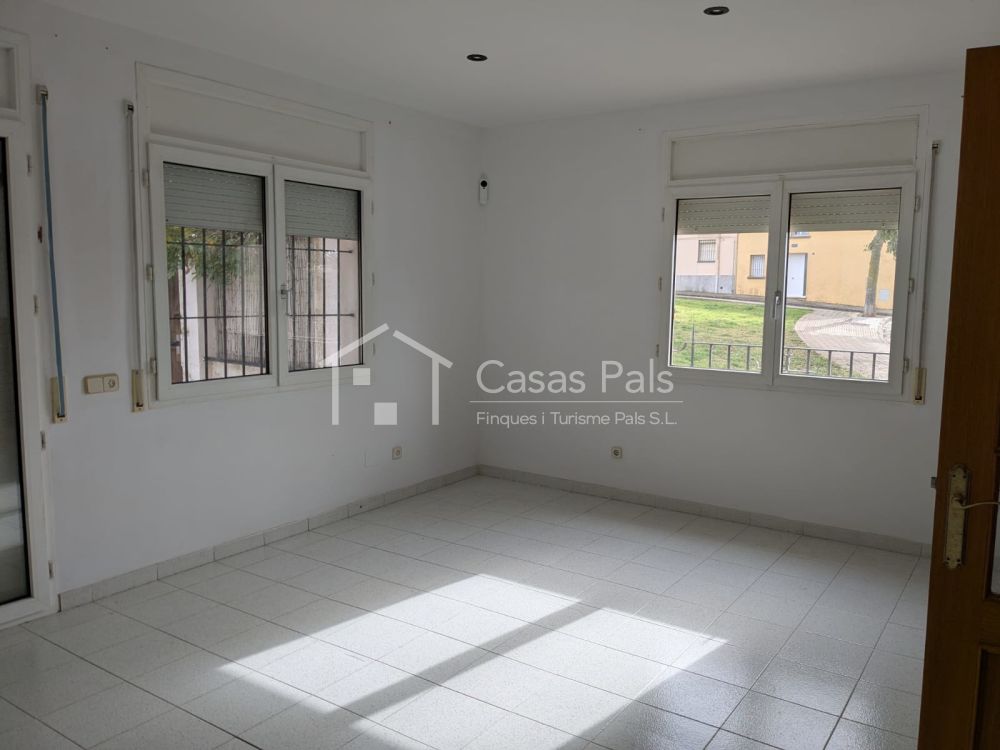 Casa independent situada en una tranquil·la zona residencial de Palafrugell.