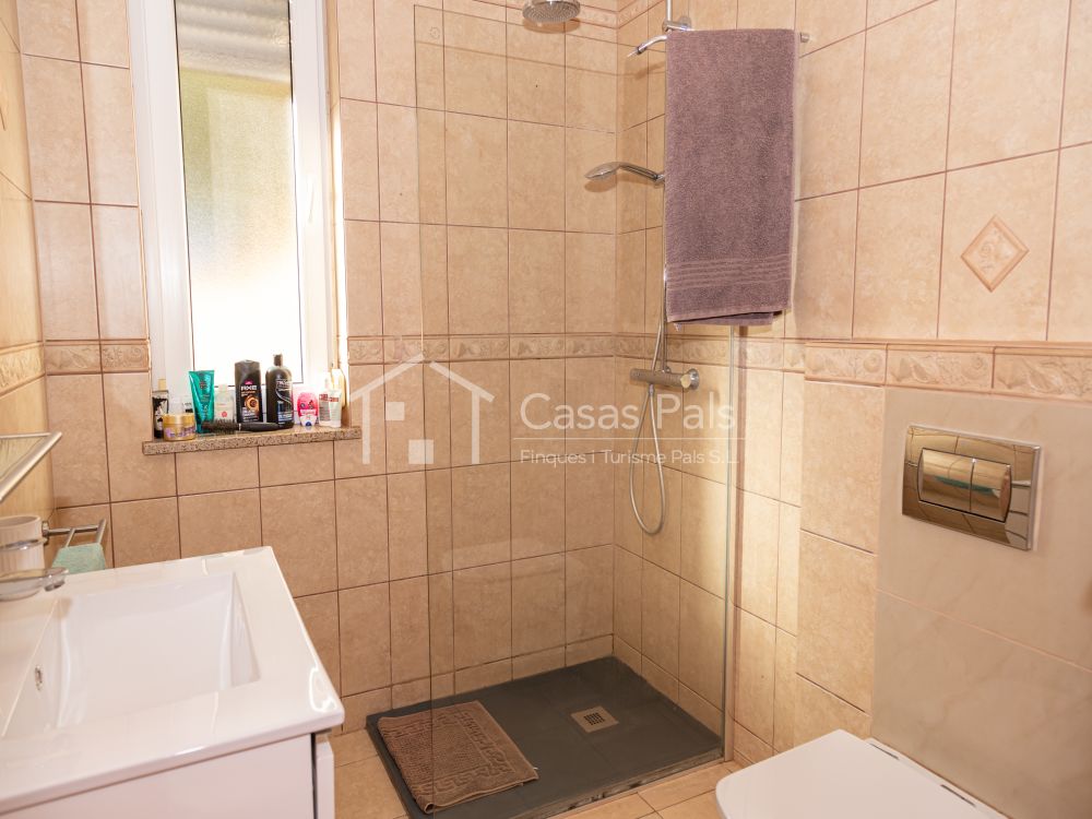 Large villa with sea views on Pals beach