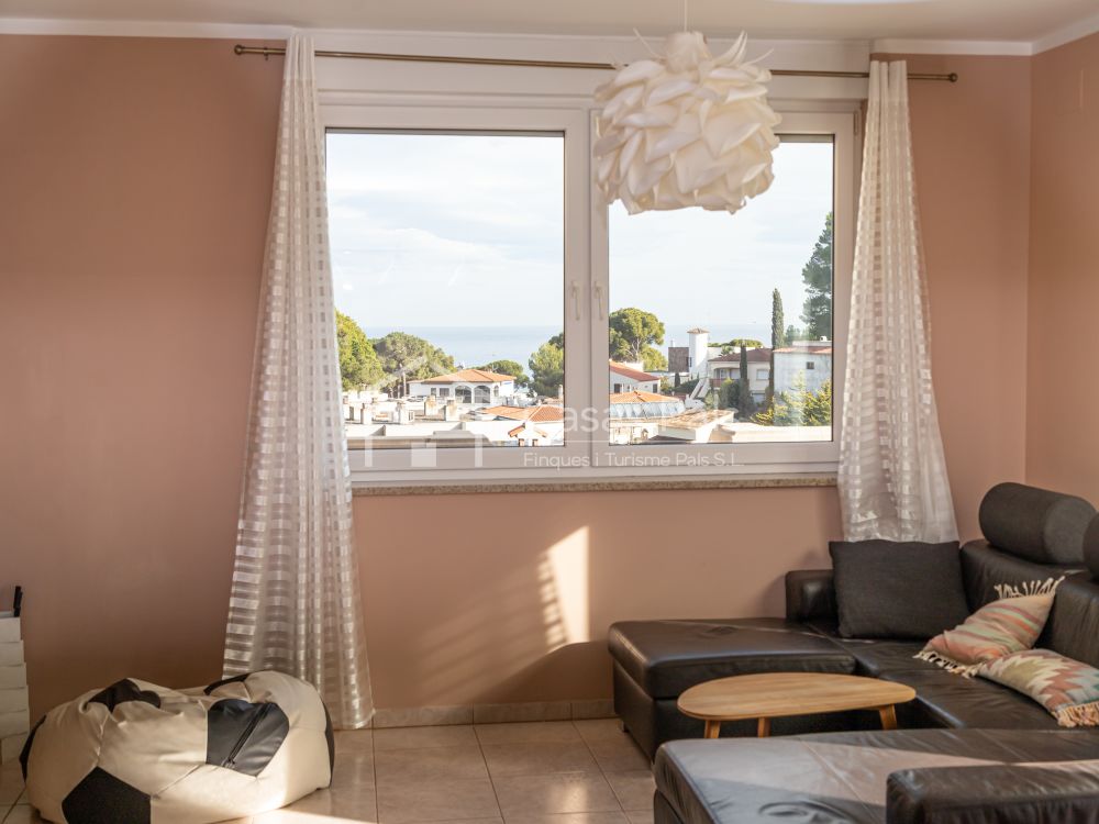 Large villa with sea views on Pals beach